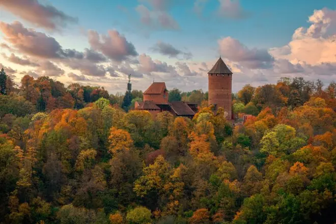 Sigulda, Turaida & Cesis Castles: Private Full-Day Tour