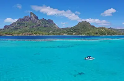 Snorkeling in Bora Bora: Private lagoon with manta rays