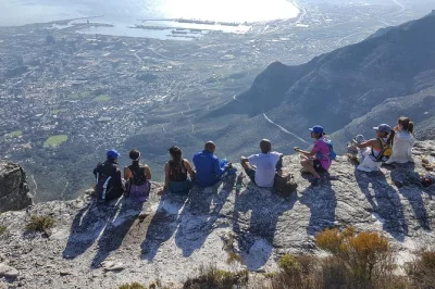 Kapstadt, tafelberg: wähle deine wanderroute, spüre den berg unter den füßen und fahre mit der seilbahn zurück. inklusive optionalem transfer und lokalem guide.