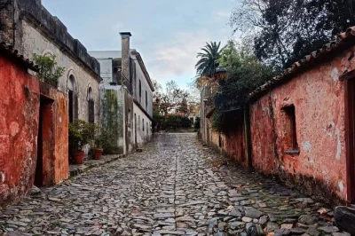 Wander colonia’s old town with a guide, hear quirky stories, see the lighthouse, and get tips on food. small groups, circular route, and easy booking.