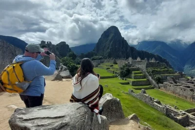Erlebe machu picchu an einem tag ab cusco – panoramazugfahrt, erfahrener guide, alle tickets inklusive und abholung vom hotel für eine entspannte reise.