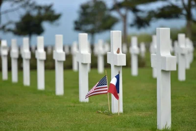 Step onto omaha beach, walk pointe du hoc’s cliffs, and pause at the american cemetery. full-day normandy d-day tour from bayeux station, guide & museum entry included.