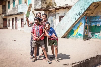Step into mumbai’s dharavi for a guided walking tour that challenges stereotypes, explores local industries, and includes school visits. book with easy transport options.