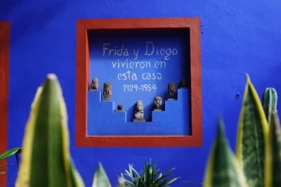 Visita la casa azul de frida kahlo en coyoacán con guía local, disfruta de entrada flexible y opciones para el museo anahuacalli o el mercado tradicional.