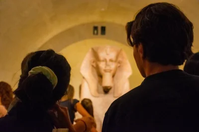 Entdecke den louvre in paris mit privatem guide, erlebe meisterwerke wie mona lisa & venus von milo ohne warteschlangen und erhalte insider-tipps für mehr entdeckungen.