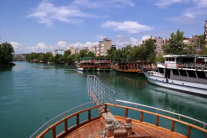 Crociera sul fiume Manavgat, cascate e mercato da Belek