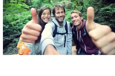 Erlebe mauis regenwald bei einer wasserfallwanderung, entdecke hawaiianische geschichte und genieße handgemachte schokolade – inklusive eintritt, snacks und workshop.