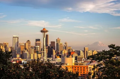 Descubre seattle con un guía local: space needle, pike place market y el divertido barrio fremont. incluye recogida y regreso al hotel para explorar sin complicaciones.