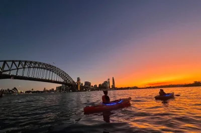 Scopri sydney harbour al tramonto, pagaia accanto all’opera house e al harbour bridge con una guida locale. tutta l’attrezzatura da kayak inclusa.