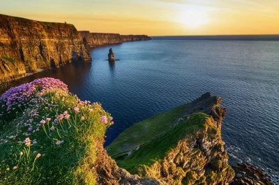 Erlebe die wilde atlantikluft bei einer privaten tagestour zu den cliffs of moher ab galway oder dublin, entdecke die einzigartige landschaft des burren und lausche irischen geschichten mit hotelabhol