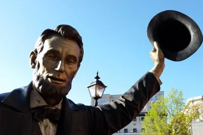 Erkunde gettysburgs historisches schlachtfeld, entdecke die civil-war-läden in der innenstadt und reise mit guide von dc. inklusive eintritt, abholung und wasserflasche.