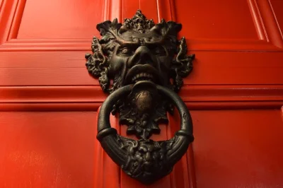 Face your fears inside queenstown’s haunted house, guided by live actors through dark corridors. includes 30-minute entry and is best with friends—if you dare.