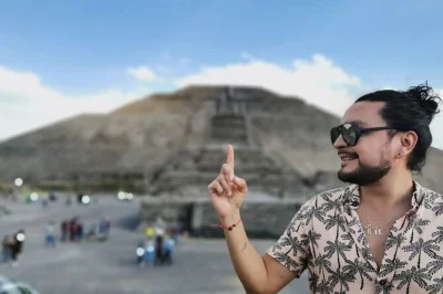 Llega temprano a teotihuacán con un guía privado, sube la pirámide del sol, prueba mezcal y disfruta de recogida en hotel. vive el méxico antiguo antes de que lleguen las multitudes.