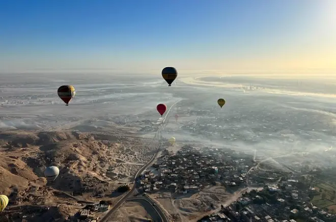 Volo in mongolfiera a Luxor: Alba sui templi del deserto