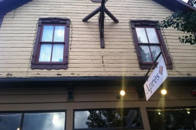 Sinta o mistério de breckenridge com um tour noturno pelas ruas assombradas, usando equipamentos reais de caça a fantasmas e ouvindo histórias dos guias locais. paradas ao ar livre no centro histó