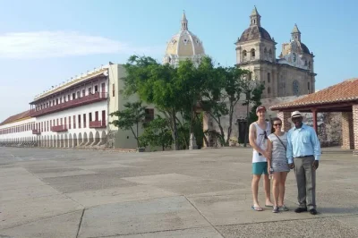 Descubre cartagena con un tour privado: fortaleza san felipe, convento de la popa, los colores de getsemaní y la ciudad amurallada. incluye recogida en hotel.
