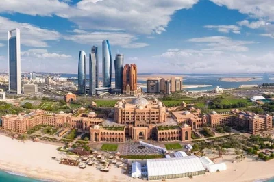Découvrez la mosquée sheikh zayed, immortalisez les etihad towers, et profitez d’un transfert en suv depuis dubaï avec prise en charge à l’hôtel et guide local.