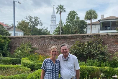 Charleston entdecken: historischer spaziergang ab city hall, alte häuser vor der revolution, spannende geschichten und versteckte gassen mit zertifiziertem guide.