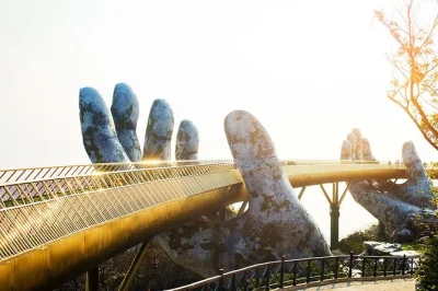 Erleben sie ba na hills mit seilbahnfahrt, linh ung pagode, französischen villen, buffet-mittagessen und spielen im fantasy park. privater transfer ab da nang inklusive.