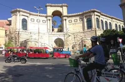 Cagliari E-Bike-Tour: Mittelalterliche Viertel & Hafenblick