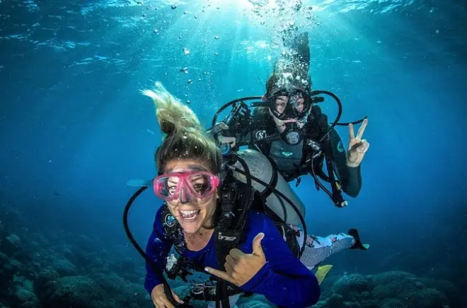 Immersioni a Fujairah per principianti senza bisogno di certificato