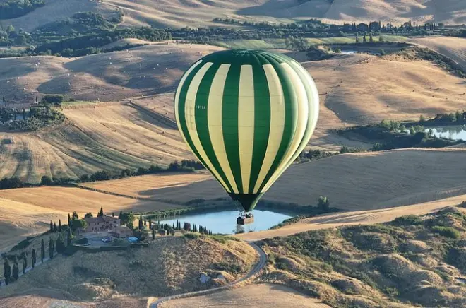 Hot air balloon over Val d'Orcia, Pienza & Montalcino