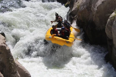 Feel the rush of rafting río chili near arequipa, guided by locals. includes hotel pickup, all gear, expert guides, and post-rafting snacks for a worry-free day.