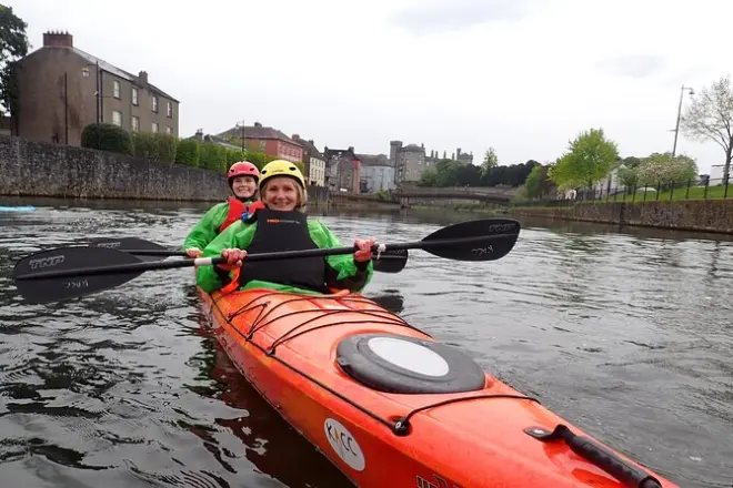 Kajakfahren in Kilkenny: Mittelalterliche Flussufer entdecken