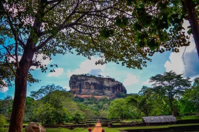 Private 14-tägige sri lanka tour mit safaris, unesco-stätten, stränden und lokaler kultur. inklusive sigiriya, kandy, ella, colombo & mehr. jetzt reise buchen.