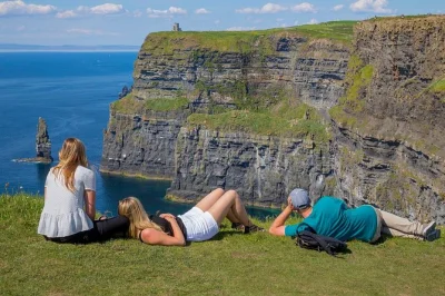 Irland entdecken: giant’s causeway, derry stadtmauern, blarney stone küssen – 6 tage ab dublin mit lokalen unterkünften und transport inklusive.