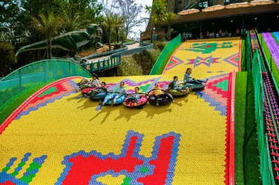 Vivez l’adrénaline du plus long toboggan sec de dalat, explorez les statues géantes de la vallée des dieux et cueillez des fraises fraîches. guide, billets et transport inclus.