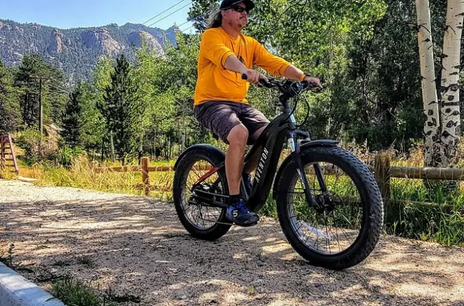 Balade en e-bike au lac Estes avec vélos assistés et élans vus