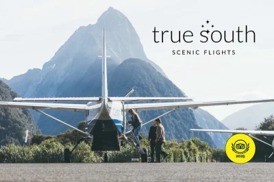 Sinta a emoção de voar sobre os alpes do sul, navegar pelas águas selvagens de milford sound e voltar de avião para queenstown. inclui transfer do hotel e chá a bordo.
