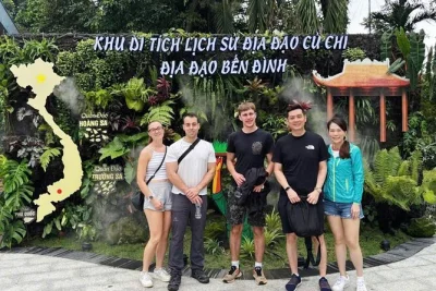 Découvrez l’histoire des tunnels de cu chi au vietnam avec un guide privé, prise en charge flexible et dégustation de jus de canne à sucre ou repas local. transfert hôtel inclus pour un maximum