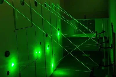 Erlebe den nervenkitzel eines privaten bankraub-escape rooms in palm springs. knacke codes, umgehe alarme und überliste die sicherheit – perfekt für gruppen und alle altersklassen.