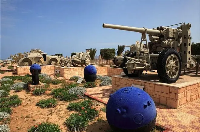 Musée de la guerre et cimetières d’El Alamein depuis Alexandrie