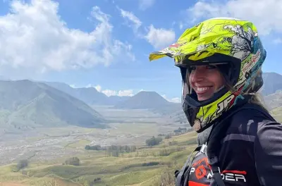 Andar de moto off-road no parque nacional de Bromo: Trilhas e dunas