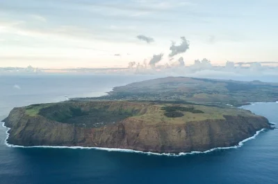 Isola di pasqua, ahu tongariki, alba mozzafiato, siti moai antichi, grotte misteriose e spiaggia anakena. guide locali e info via whatsapp incluse.