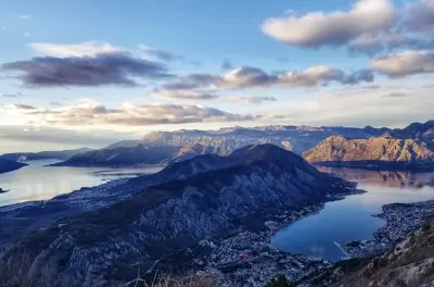 Cetinje y lago Skadar desde Podgorica: Incluye cata de vinos