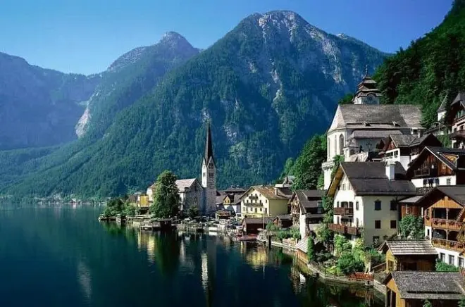 Hallstatt Tagesausflug ab Prag: Privates Auto mit Picknick am See