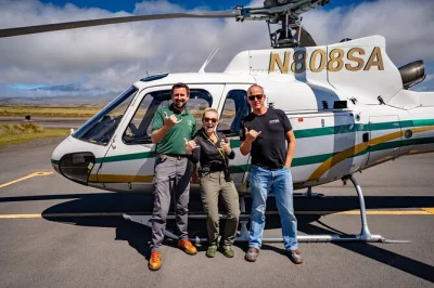 Sinta a força dos vulcões da big island em um passeio de helicóptero com pilotos locais, sobrevoando plantações de orquídeas e antigas lava. tudo incluso.