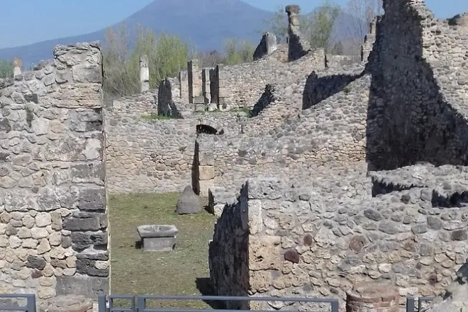 Transfer von Neapel nach Sorrent mit 2-stündigem Halt in Pompeji
