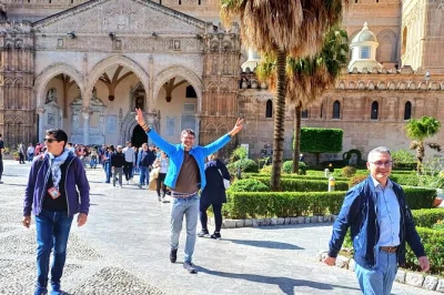 Scopri le leggende di palermo, assaggia lo street food al mercato del capo e passeggia con una guida certificata da teatro massimo alla fontana pretoria. ingresso incluso al duomo.