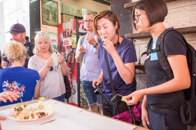 Découvrez les marchés animés de catania, savourez les incontournables arancini et cannoli, et flânez dans les places historiques avec un guide local—dégustations incluses.