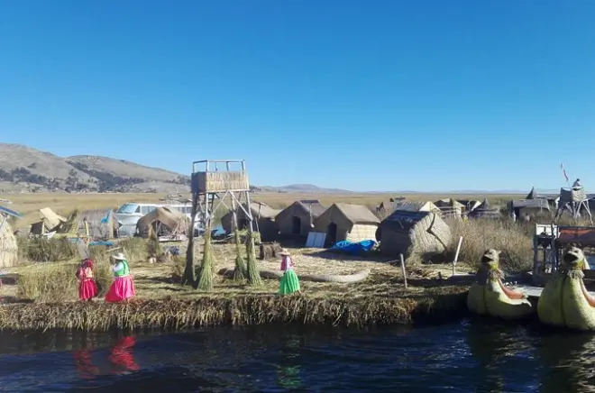 Uros Floating Islands tour from Puno: Totora raft ride