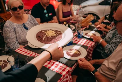 Verona entdecken: espresso & gebäck, amarone-risotto zum mittag, regionale weine und hausgemachtes gelato. inklusive verkostungen & guide.