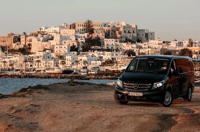 Traslado privado en Naxos puerta a puerta para 7 personas máximo