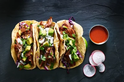 Descubre colonia roma en cdmx con un guía local: tacos, degustaciones de mezcal y anécdotas. cena y bebidas incluidas, accesible para sillas de ruedas.