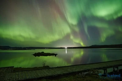 Desde reykjavík, persigue las auroras boreales en un minibus calentito con guía local experto, recogida en hotel y chocolate caliente. cambio de fecha gratis si hace falta.