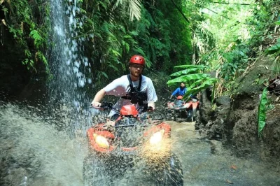 Découvrez les sons de la jungle, roulez en quad à travers les rizières d’ubud et descendez la rivière ayung en rafting — transfert hôtel, déjeuner et tout l’équipement inclus pour une jou